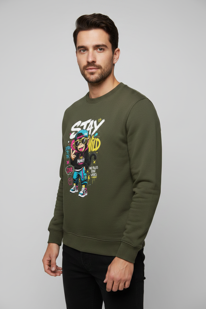 Stay Wild Sweatshirt Olive Green – 45° Front Left